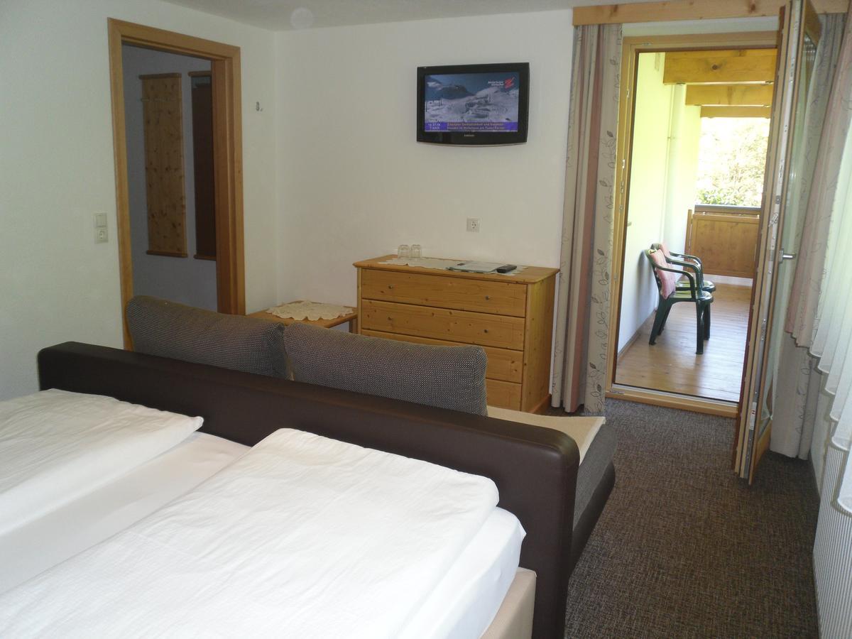 Gruenwaldhof Bed & Breakfast Тукс Екстериор снимка