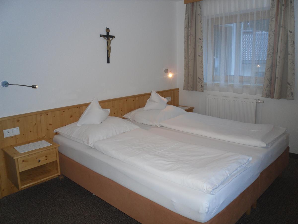 Gruenwaldhof Bed & Breakfast Тукс Екстериор снимка