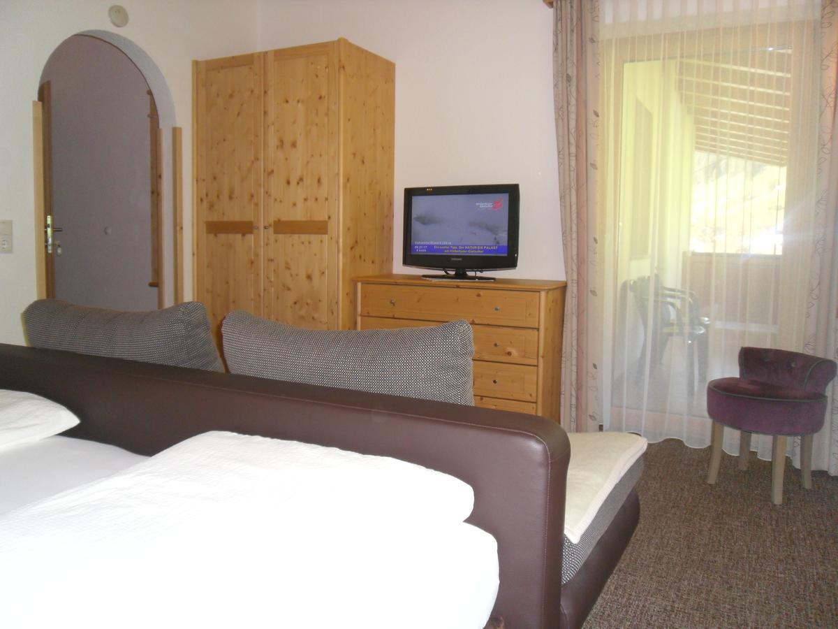 Gruenwaldhof Bed & Breakfast Тукс Екстериор снимка