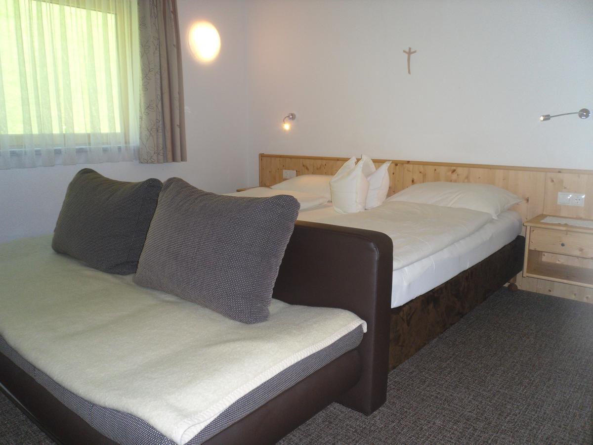 Gruenwaldhof Bed & Breakfast Тукс Екстериор снимка