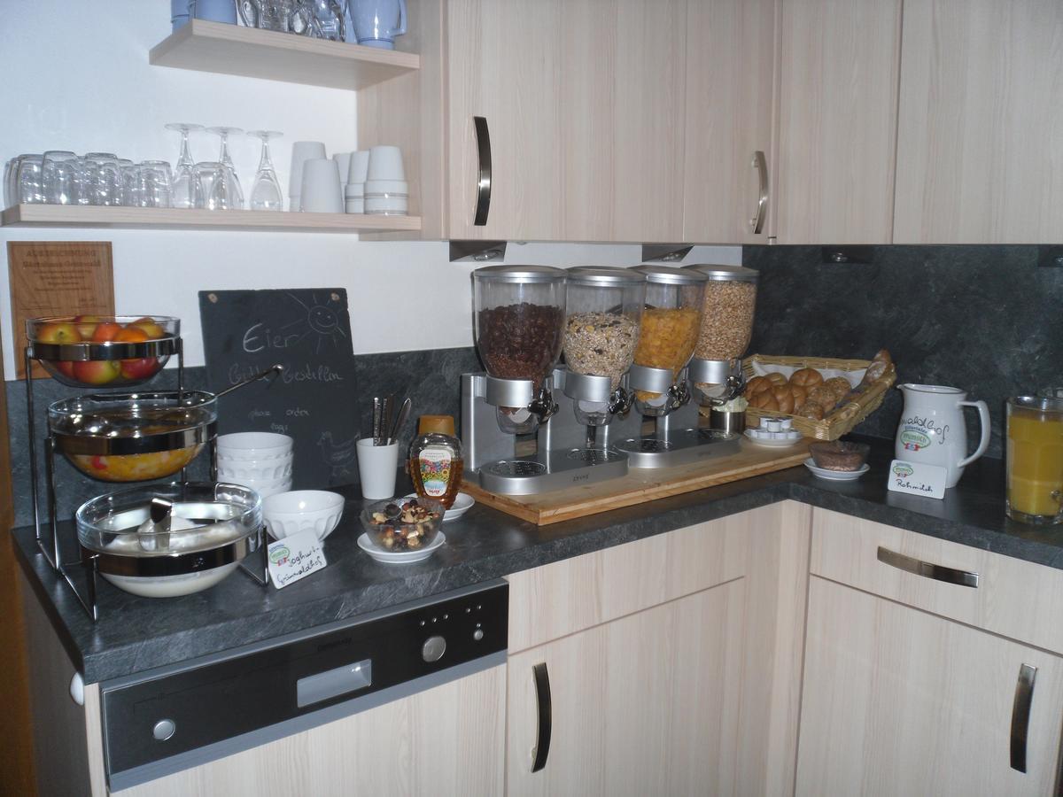 Gruenwaldhof Bed & Breakfast Тукс Екстериор снимка